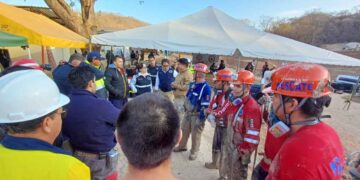Siguen sin localizar a los 3 mineros atrapados en la mina Santa Fe de El Rosario, Sinaloa, tras más de 130 horas de trabajo