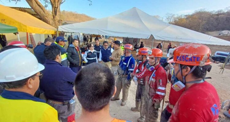 Siguen sin localizar a los 3 mineros atrapados en la mina Santa Fe de El Rosario, Sinaloa, tras más de 130 horas de trabajo