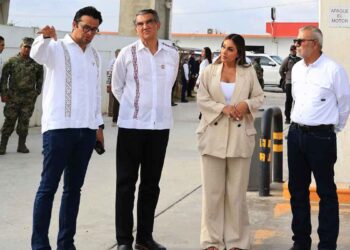 Supervisa gobernador operaciones y despacho de la Gasolinera del Pueblo