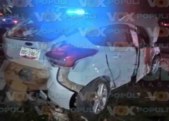 Tráiler embiste y arrastra auto en Güémez, Tamaulipas