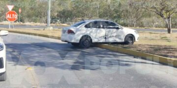Tras omitir señal de alto, conductor provoca fuerte choque en Ciudad Victoria, Tamaulipas