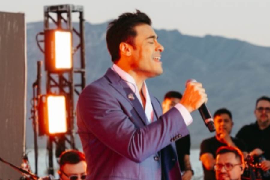 Un Tal Fredo sorprende a su novio con concierto de Carlos Rivera