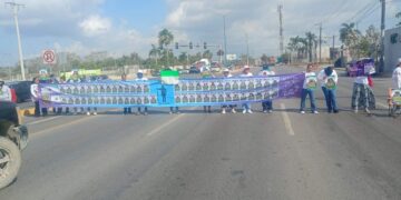 carretera cerrada por manifestación en Altamira