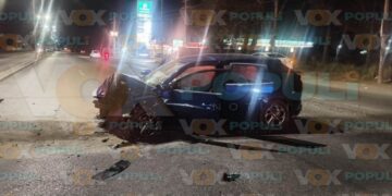 choque contra el semáforo en Altamira