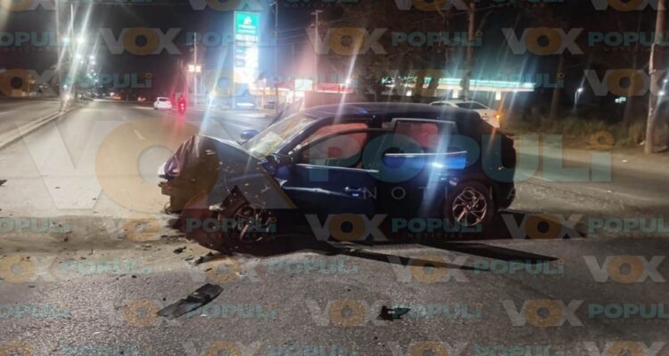 choque contra el semáforo en Altamira