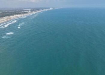 presencia de hidrocarburo en Playa Miramar