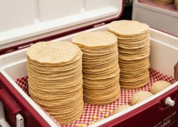 venta de tortillas en hieleras en Matamoros