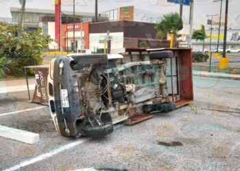 volcadura de camioneta Tampico
