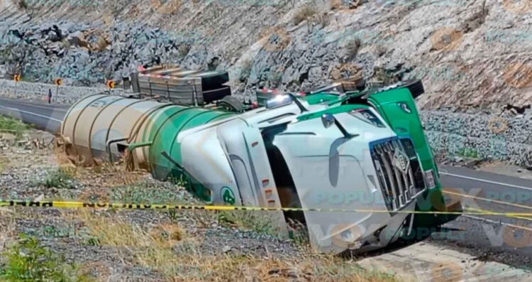_volcadura en la Rumbo Nuevo Victoria