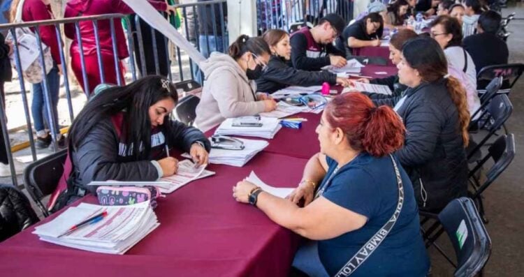 ¿Quiénes pueden solicitar la pensión para las 'Jefas de Familia' y cuánto recibirán?