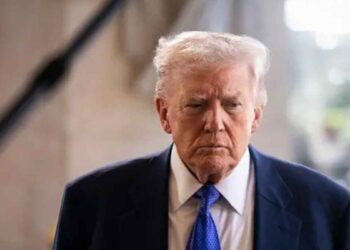 Acusan de intento de asesinato a hombre armado que irrumpió en cena con Donald Trump