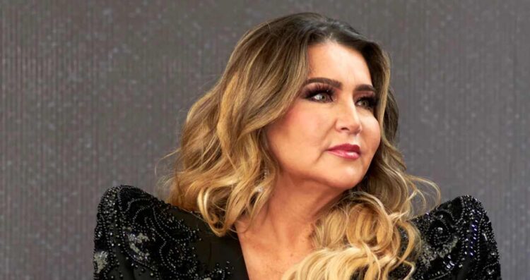 Alicia Villarreal acude a audiencia por caso contra Cruz Martínez