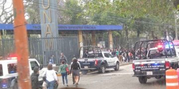 Amenaza de explosivo provoca evacuación en la FES Iztacala, Estado de México