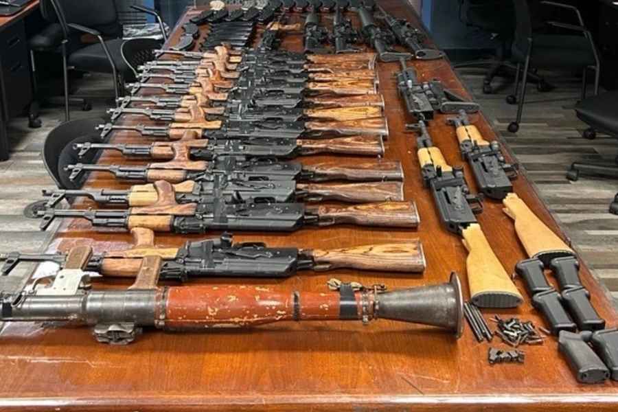 Aseguran un lanzacohetes y decenas de armas en cruce fronterizo con Nogales, México