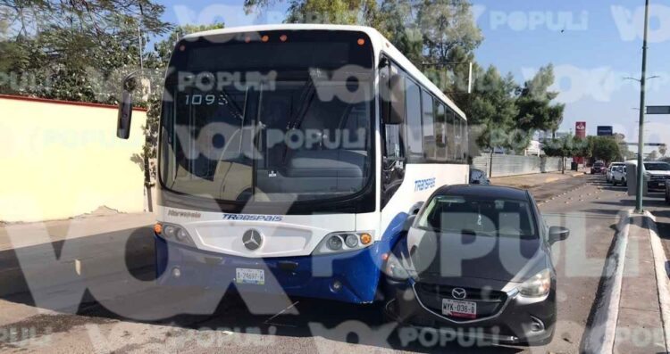 Autobús de Transpais cambia de carril sin precaución y provoca fuerte choque en Ciudad Victoria, Tamaulipas
