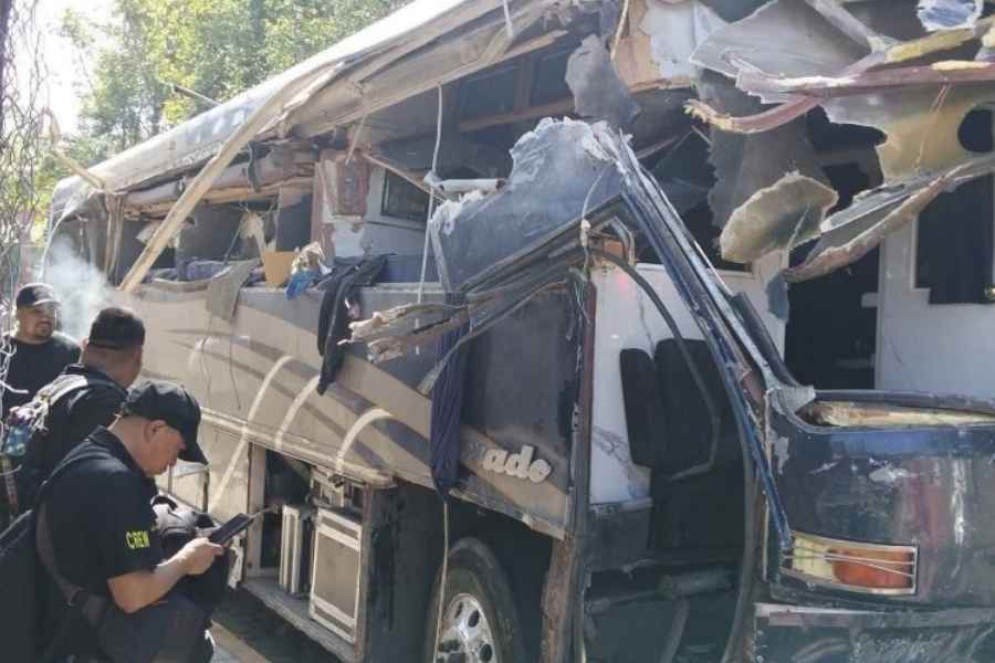 Camión de pasajeros se queda sin frenos, embiste autos y deja varios lesionados en el Estado de México