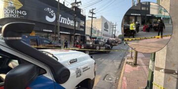 Camioneta de valores choca y vuelca en Monterrey, Nuevo León; hay 2 heridos