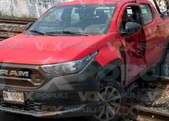 Camioneta es impactada por el tren en cruce de Miramar, en Altamira, Tamaulipas