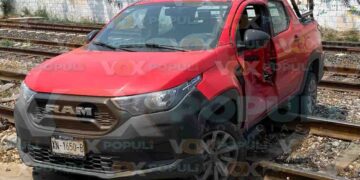 Camioneta es impactada por el tren en cruce de Miramar, en Altamira, Tamaulipas