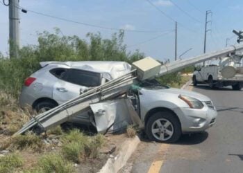 Poste camioneta Nuevo Laredo