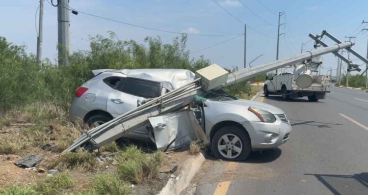 Poste camioneta Nuevo Laredo