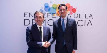 canciller Roberto Velasco Bruselas