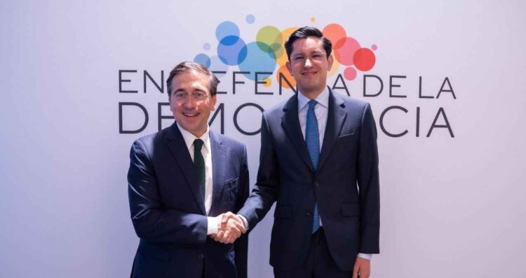 canciller Roberto Velasco Bruselas