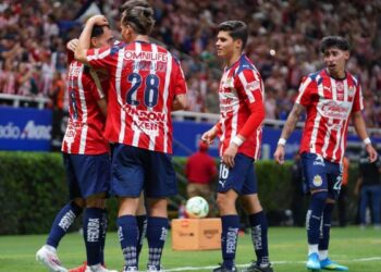 Chivas líder general historia