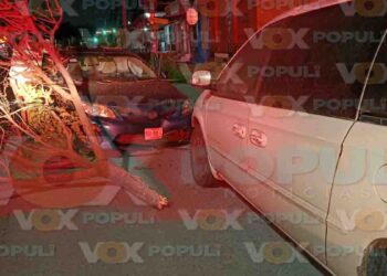 Conductor provoca destrozos y abandona su auto en Altamira, Tamaulipas