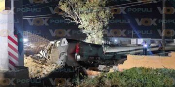 Conductor queda pr3nsado tras chocar contra barda de maquiladora en Matamoros, Tamaulipas