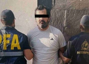 Contralmirante Farías Laguna solicita asilo en Argentina tras su detención