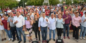 Conviven ‘Lalo’ y Lucy con vecinos de Lomas de Calamaco en el Día del Pueblo