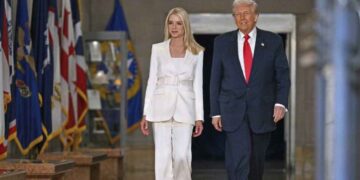 Donald Trump destituye a la fiscal general Pam Bondi