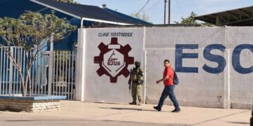 Escuelas de México bajo alerta por crecientes amenazas de tiroteo en baños y redes sociales
