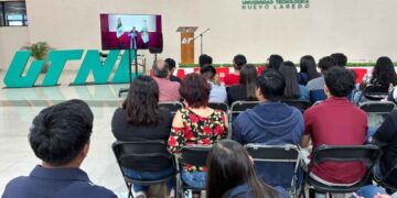 Estudiantes participan en el 'Desafío Jurídico Aduanero 2026' en Nuevo Laredo, Tamaulipas