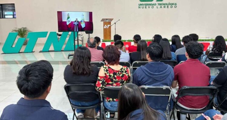 Estudiantes participan en el 'Desafío Jurídico Aduanero 2026' en Nuevo Laredo, Tamaulipas