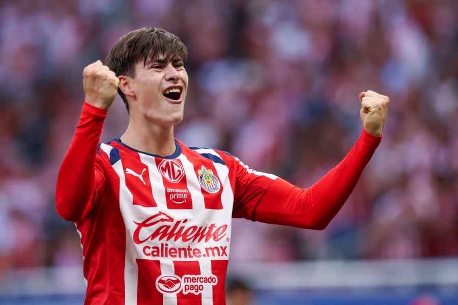 Fernando Hierro celebra el éxito de Armando González y recuerda sus inicios en Chivas