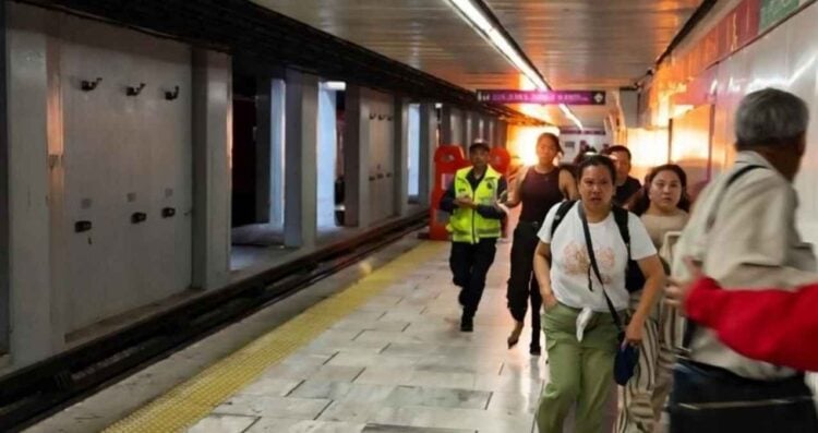Flamazo provoca evacuación en la estación Salto del Agua del Metro de la Ciudad de México Flamazo Línea 1 Metro CDMX