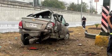 Fuerte choque deja a una mujer lesionada en Monterrey, Nuevo León