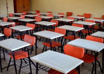 ¿Hay clases el 30 de abril 2026?