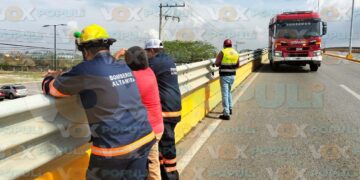 Hombre amenaza con lanzarse desde un puente en Altamira, Tamaulipas