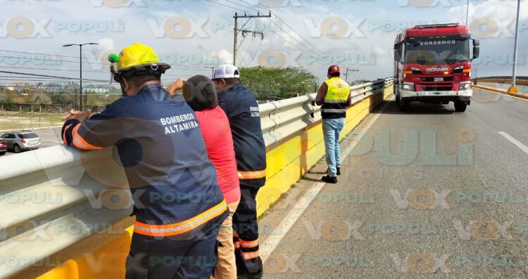 Hombre amenaza con lanzarse desde un puente en Altamira, Tamaulipas