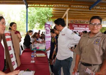 IMJUVE acerca becas y programas de capacitación a jóvenes de Nuevo Laredo, Tamaulipas