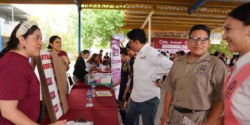 IMJUVE acerca becas y programas de capacitación a jóvenes de Nuevo Laredo, Tamaulipas