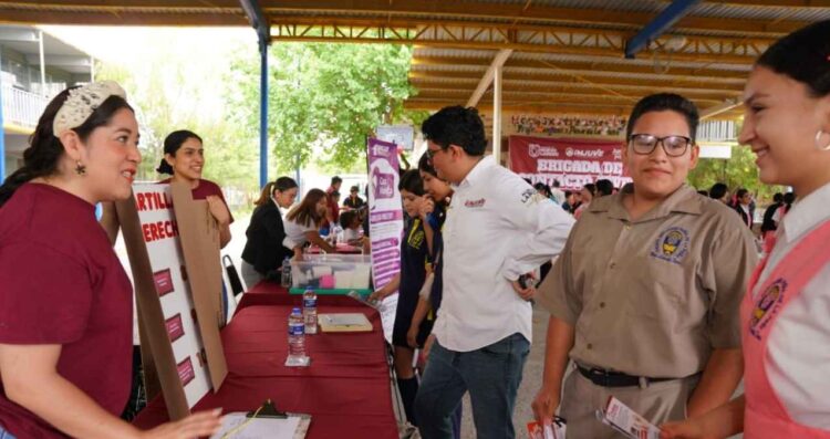 IMJUVE acerca becas y programas de capacitación a jóvenes de Nuevo Laredo, Tamaulipas