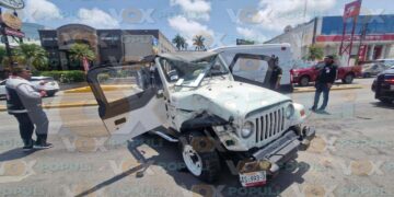 Jeep vuelca en plena prolongación de la Avenida Hidalgo en Tampico, Tamaulipas