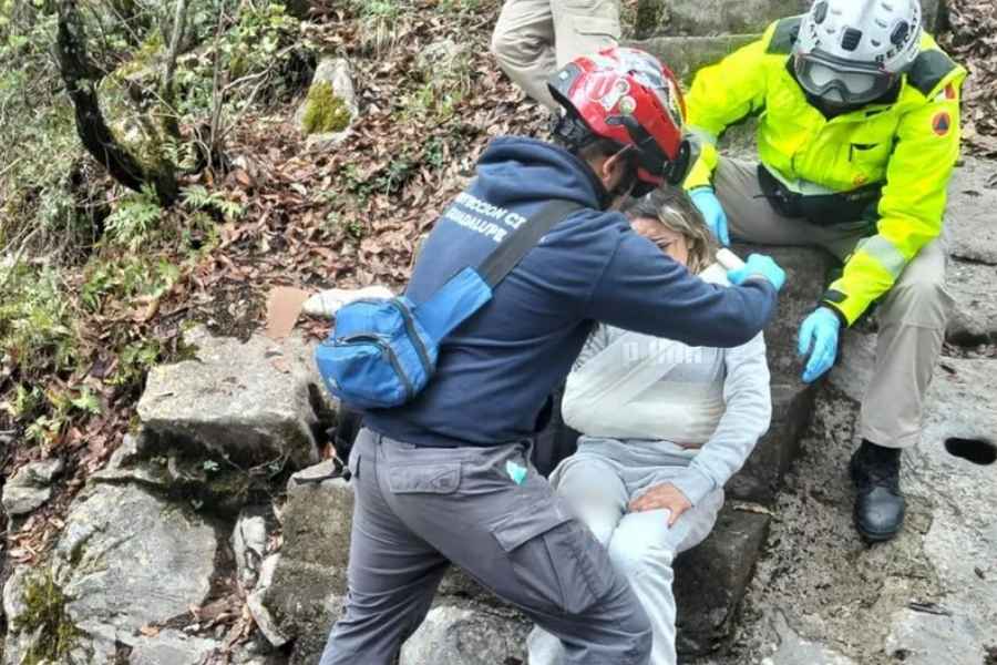 Joven mujer queda herida al sufrir caída en el Cerro de la Silla en Guadalupe, NL