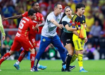Karen Díaz arbitraje América