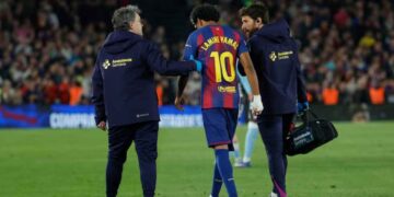 Lamine Yamal dice adiós a la temporada con el Barcelona por una fuerte lesión