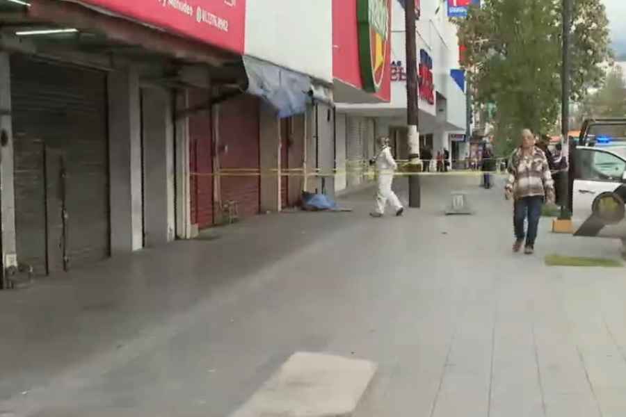 Localizan muerto a masculino en la avenida Juárez en el Centro de Monterrey, NL
